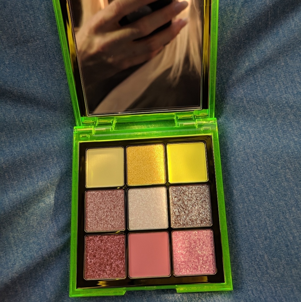 Huda beauty neon green palette